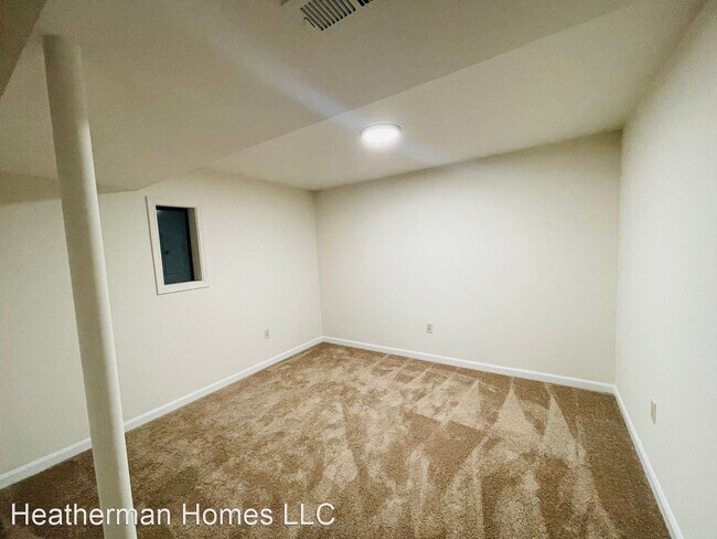 Building Photo - 4 br, 2.5 bath House - 9 Emerson Ct