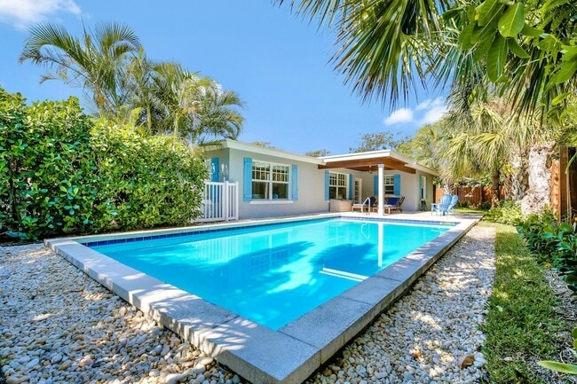 Building Photo - 461 Jupiter Ln