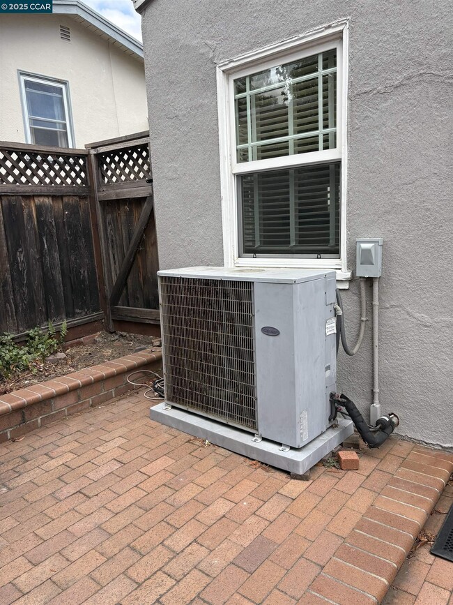 Building Photo - 1140 Arreba St