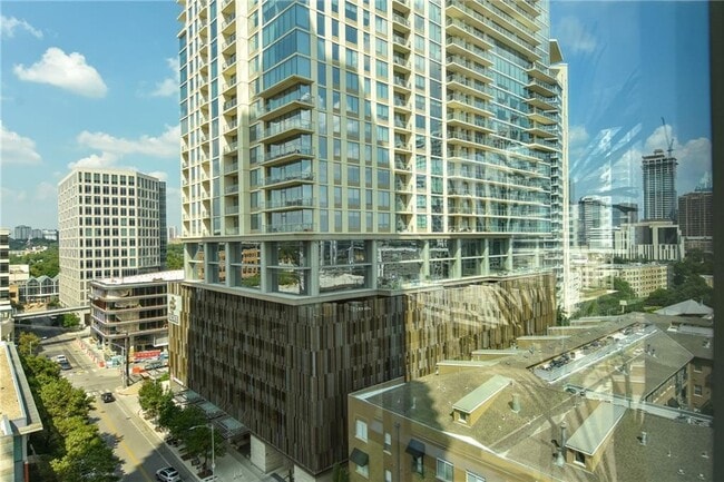 Building Photo - 300 Bowie St