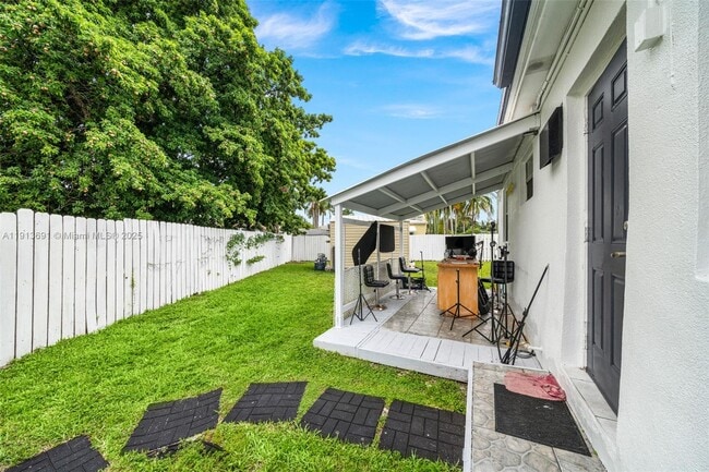 Building Photo - 600 SW 10th St