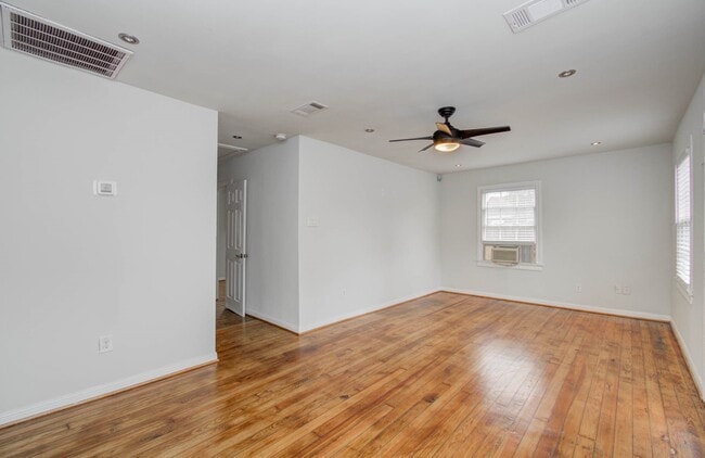 Building Photo - 4706 Fisk St