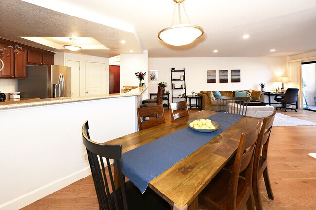 Building Photo - 1633 S Bentley Ave