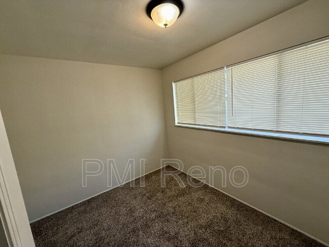 Building Photo - 790 Topaz Dr