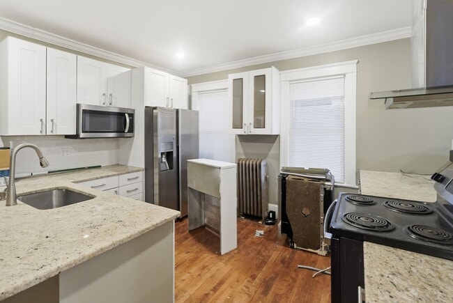 Building Photo - 131 Providence St