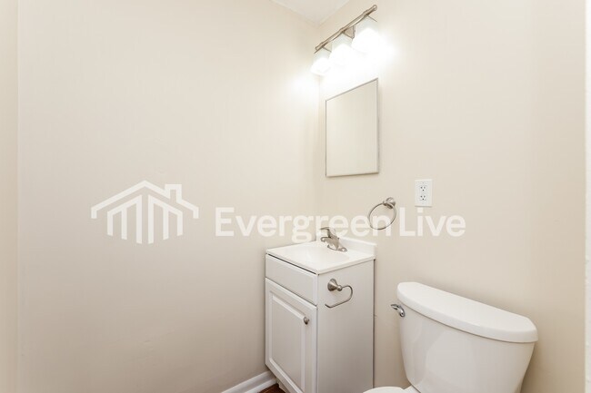 Building Photo - 5619 Shady Oak St