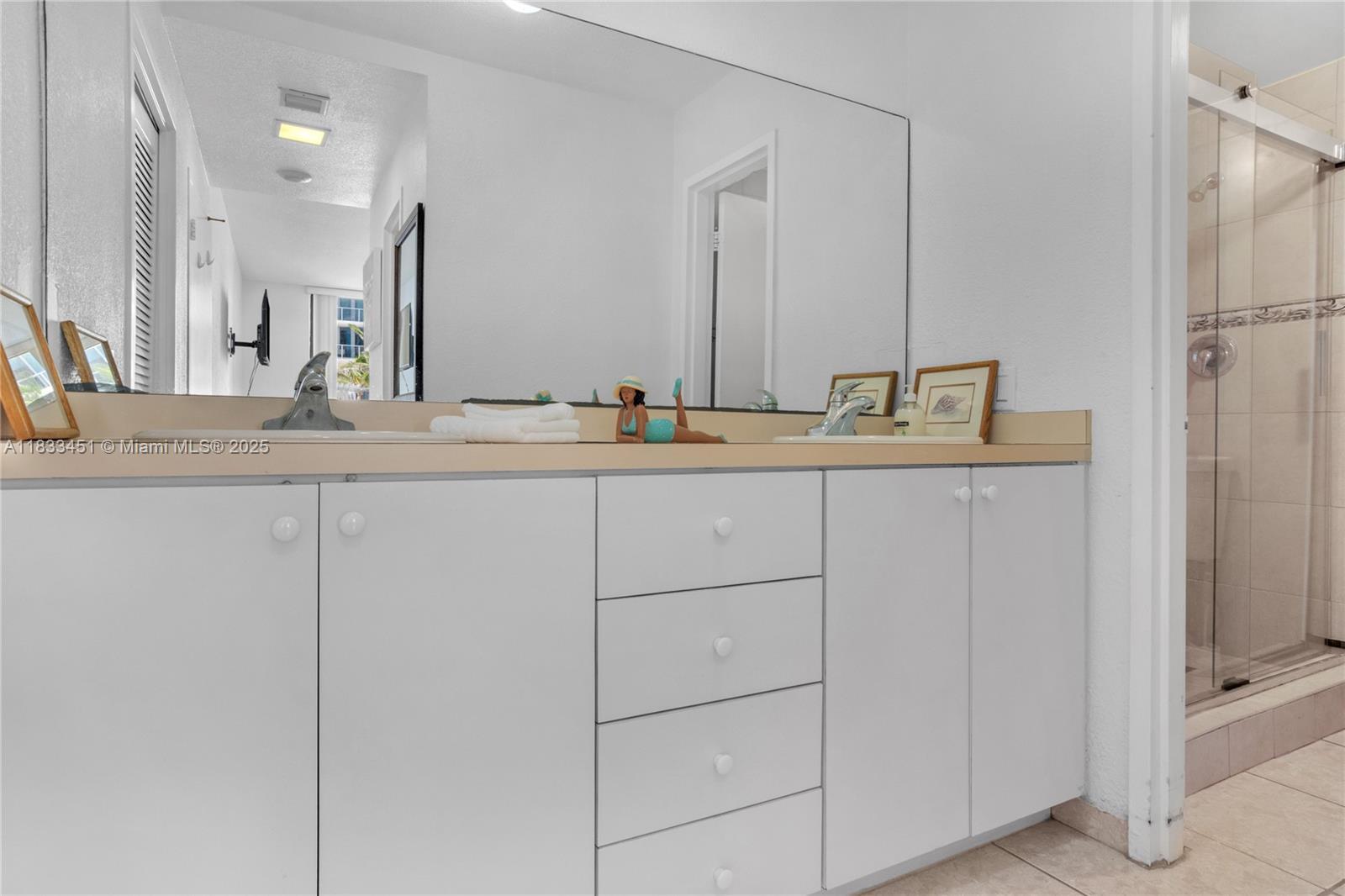Building Photo - 3505 S Ocean Dr