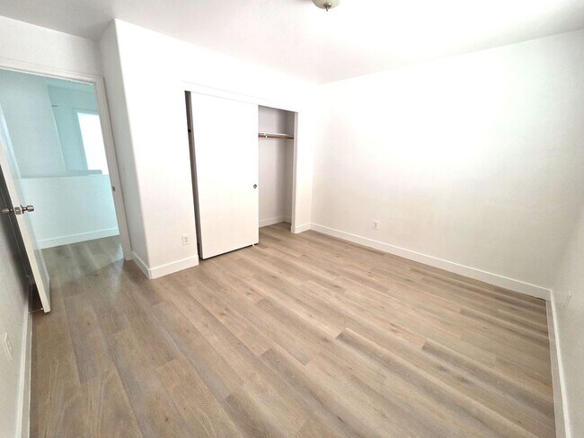 Building Photo - 5034 W Aesop Ave