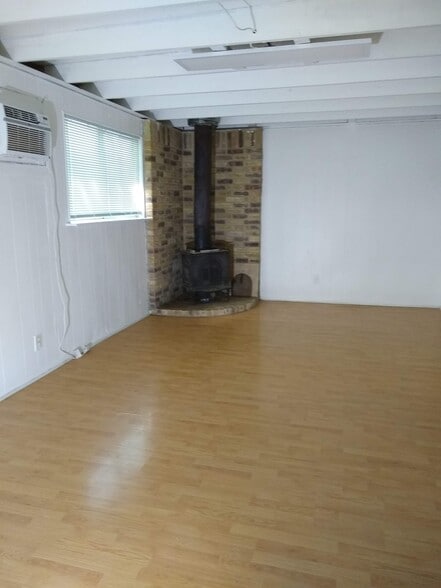 Building Photo - 117 Lucy Ln