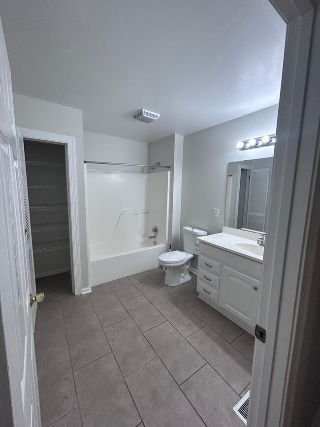 Building Photo - Charming 4-Bedroom Rancher in Reedy Creek!