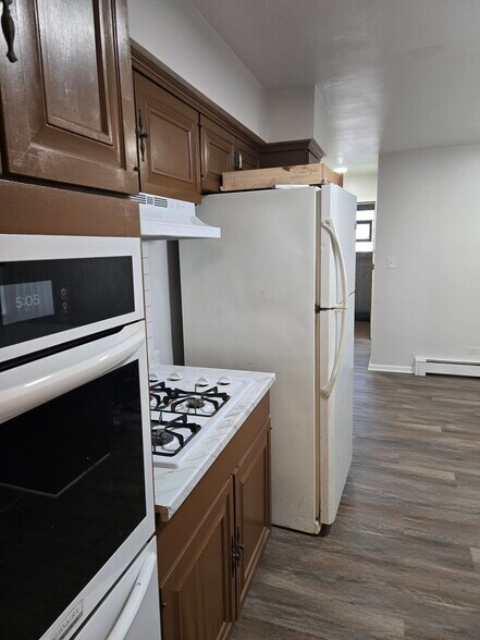 Kitchen - 7529 N. Oakley Ave.