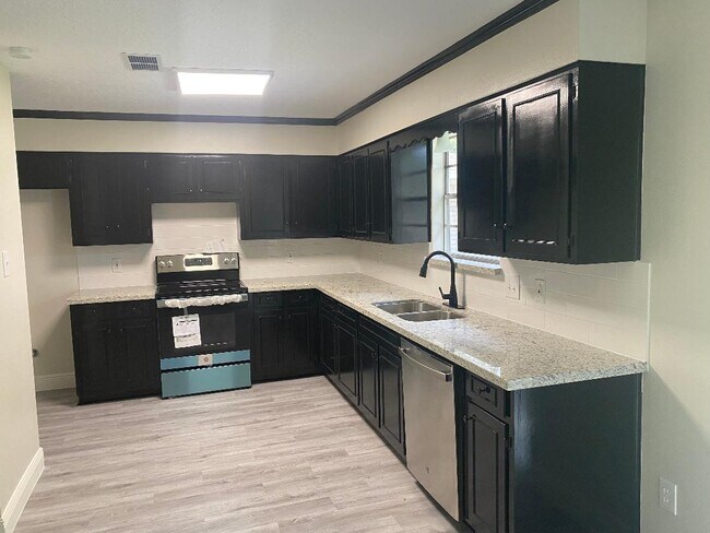 Building Photo - 9470 Landis Dr