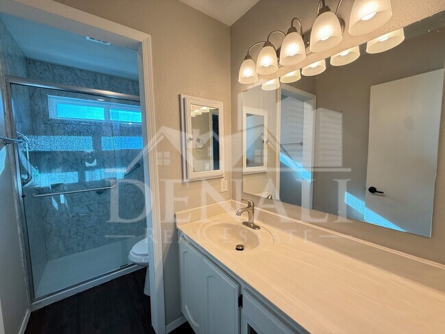 Building Photo - 1114 S Surfside Dr