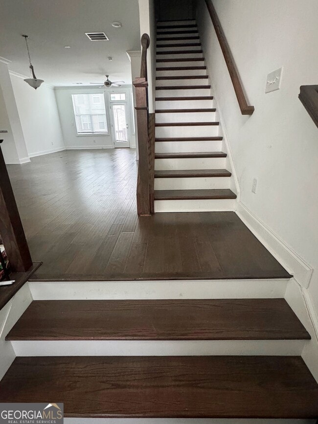 Building Photo - 4400 Sims Pk Overlook