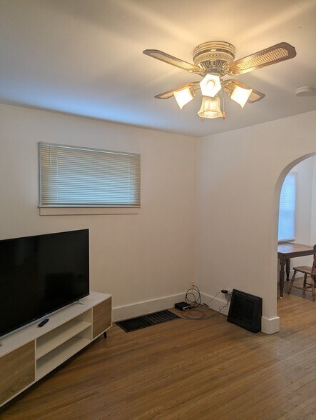 Building Photo - 205 16th St S