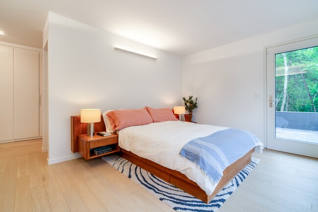 Building Photo - 40 Russells Hill Rd