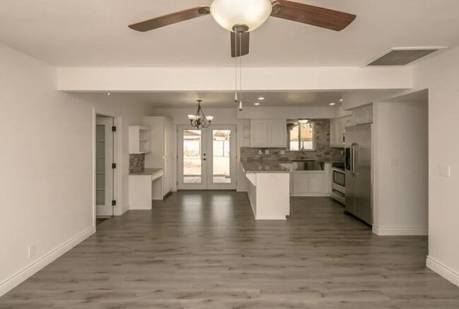 Building Photo - Remodeled 4-Bedroom Home in the Heart of K...
