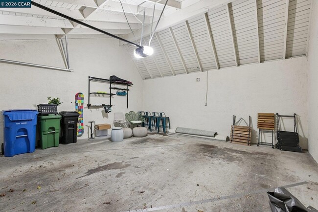 Building Photo - 1541 Moraga Way