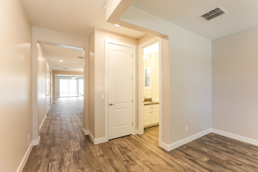 Building Photo - 10605 E Durant Dr