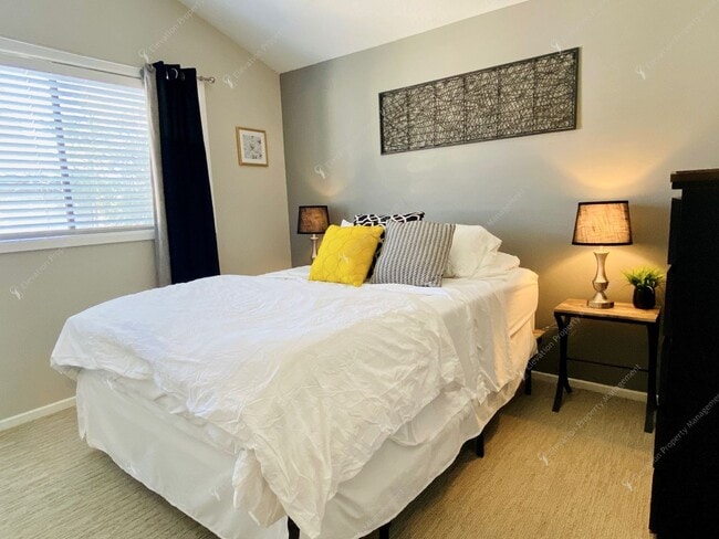 Building Photo - FULLY FURNISHED, 1 BR - 1.5 BA + LOFT CONDO IN NW BEND