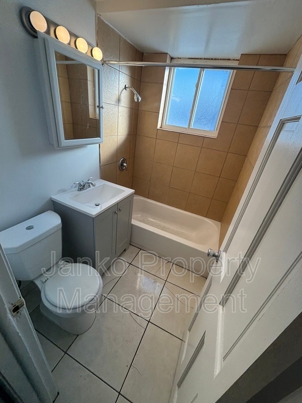 Building Photo - 3406 Warren Ave