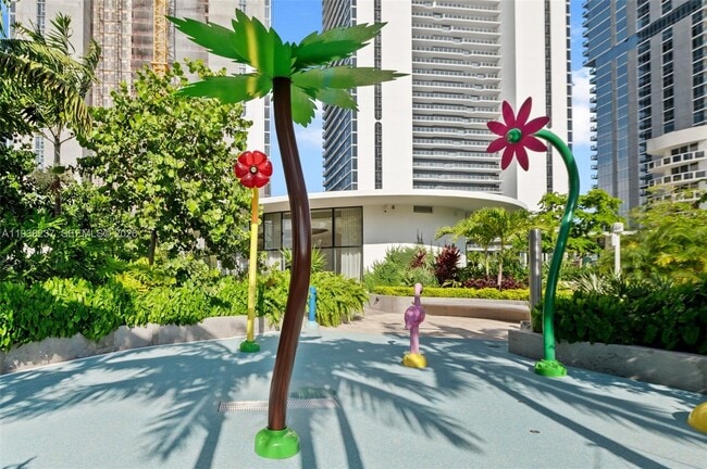 Building Photo - 700 NE 24th St