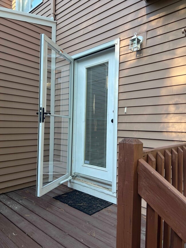 Building Photo - 14 Orient Way