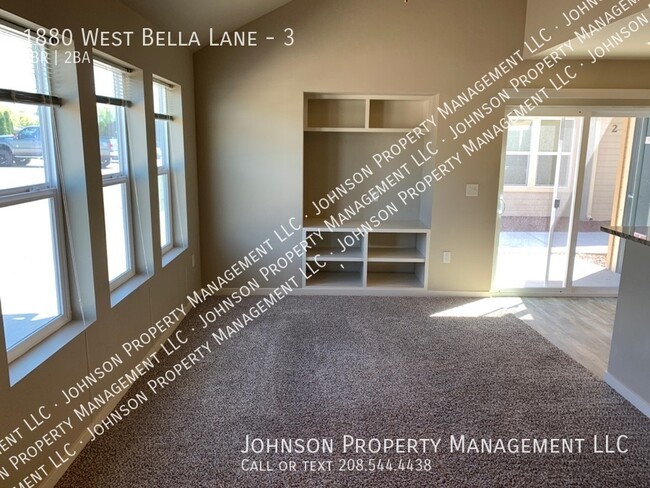 Building Photo - 1880 W Bella Ln