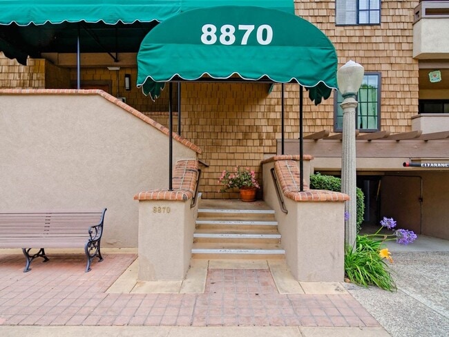 Building Photo - Water, Sewer, Trash Included! Fireplace, Washer, Dryer, 2 Assigned Parking, Garage, Open Floor Pl...