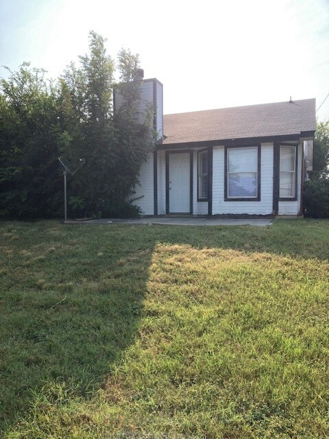 Building Photo - 303 Appaloosa Dr