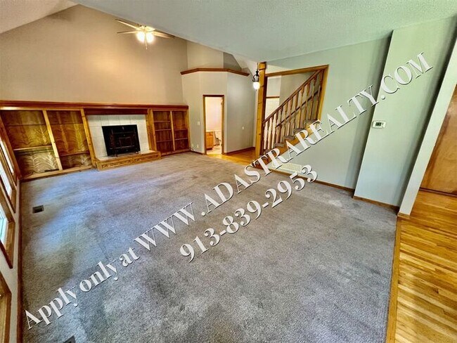 Building Photo - Updated 4 Bed 2.5 Bath in Olathe-Available...