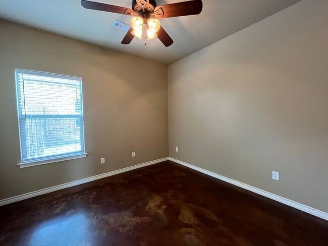Building Photo - Single Family Homes for Lease in Surrey Vi...
