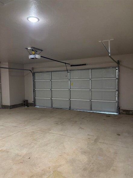 Building Photo - 2209 E Grassland Ln