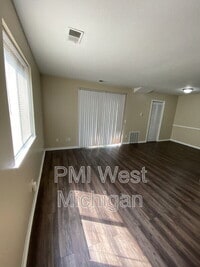 Building Photo - 6065 In the Pines Dr SE