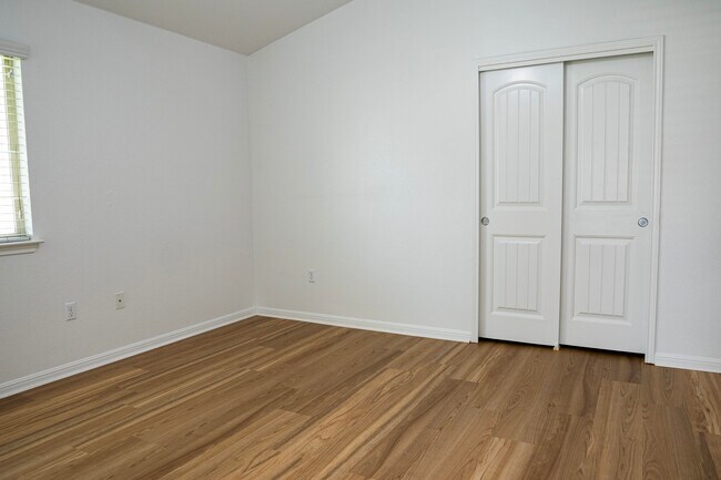 Building Photo - 110 Kingfisher Ln