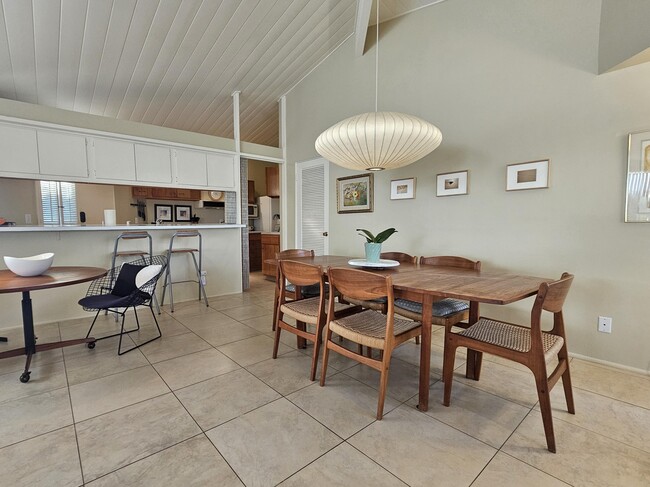 Building Photo - 37800 Da Vall Dr