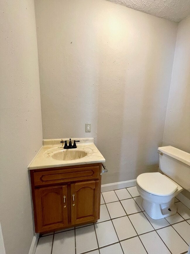 Building Photo - Section 8 Approved 3bedroom