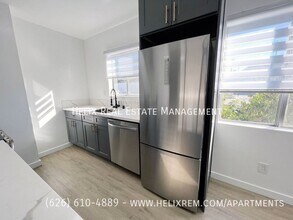 Building Photo - 523 E Live Oak Ave