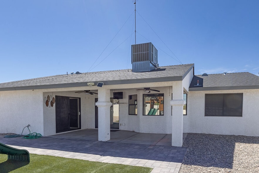 Building Photo - 3385 Poppy Trail Dr