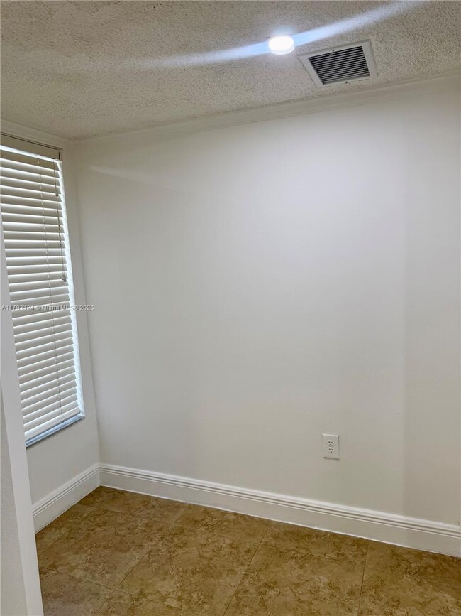 Building Photo - 1153 NW 123rd Ct