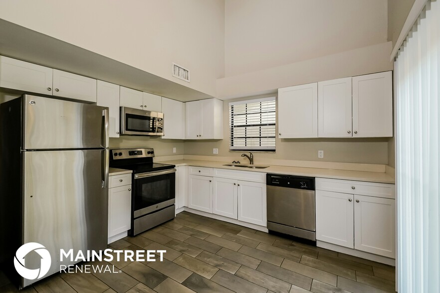 Building Photo - 604 Breezeway Ct