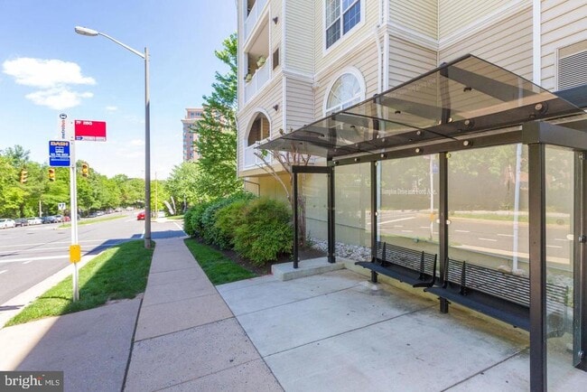 Building Photo - 3101 N Hampton Dr