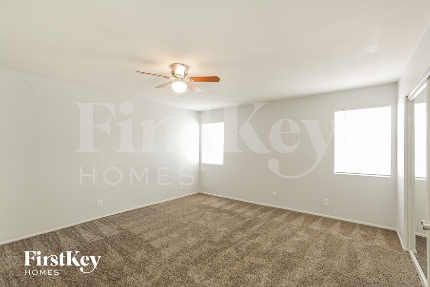 Building Photo - 9631 N 35th Dr