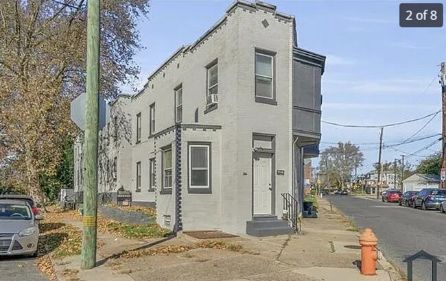 Building Photo - 409 Kerper St