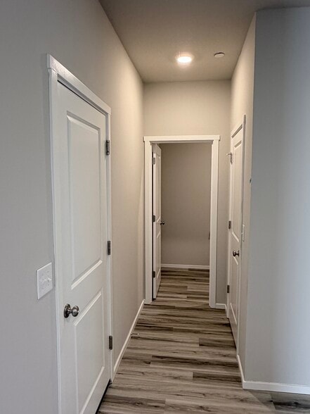 Building Photo - 9452 N Chestnut Ct