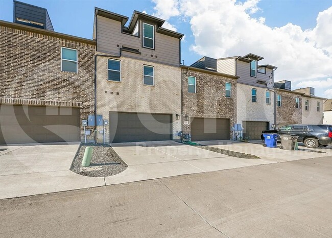 Building Photo - 2226 Adena Spgs Dr
