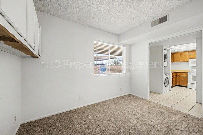 Building Photo - 4050 E Cactus Rd
