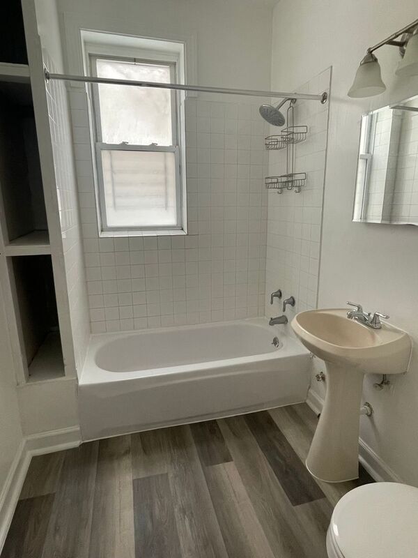 Building Photo - 1103 N California Ave