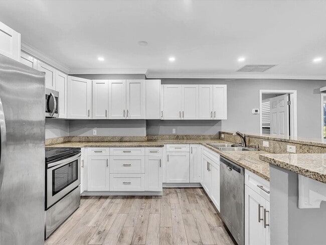 Building Photo - 3880 NW 79th Ave