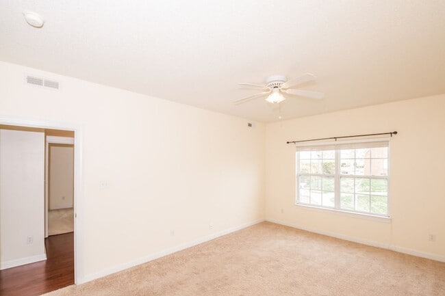 Building Photo - Beautiful Condo in Virginia Beach